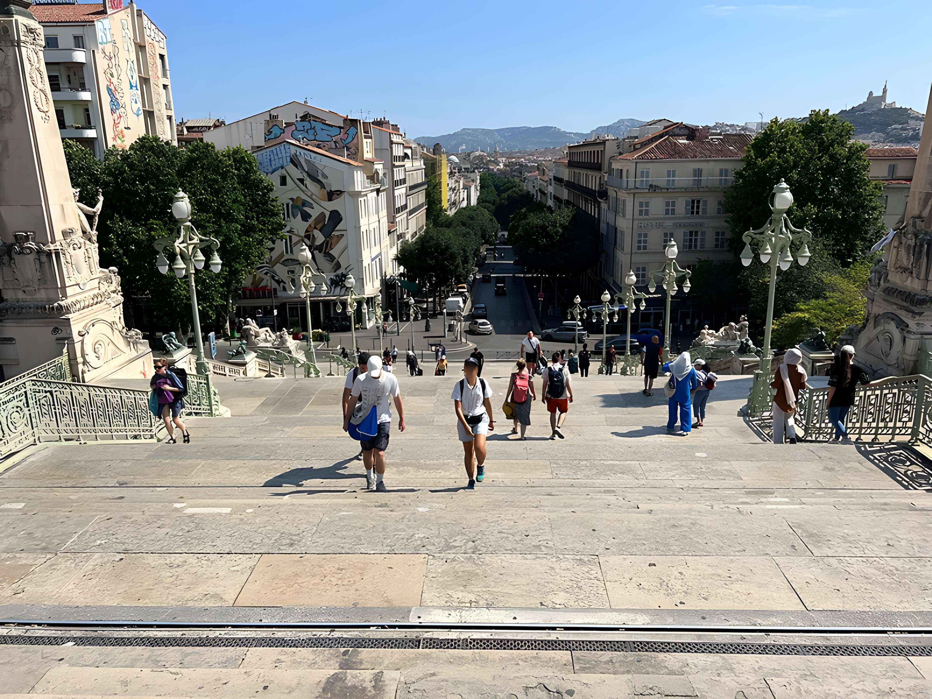 Escalier monumental d'accès à la gare Saint-Charles