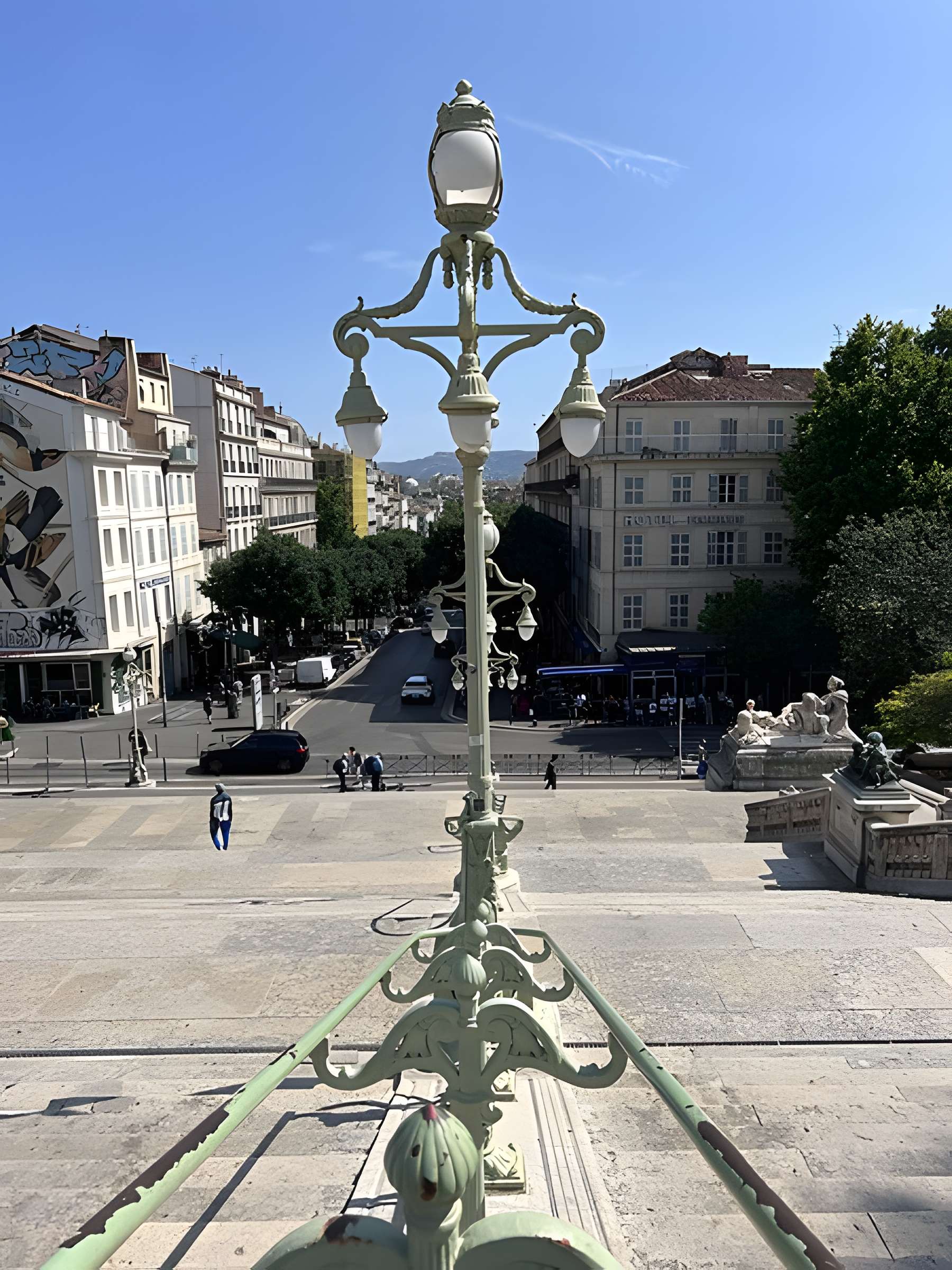 Escalier monumental d'accès à la gare Saint-Charles
