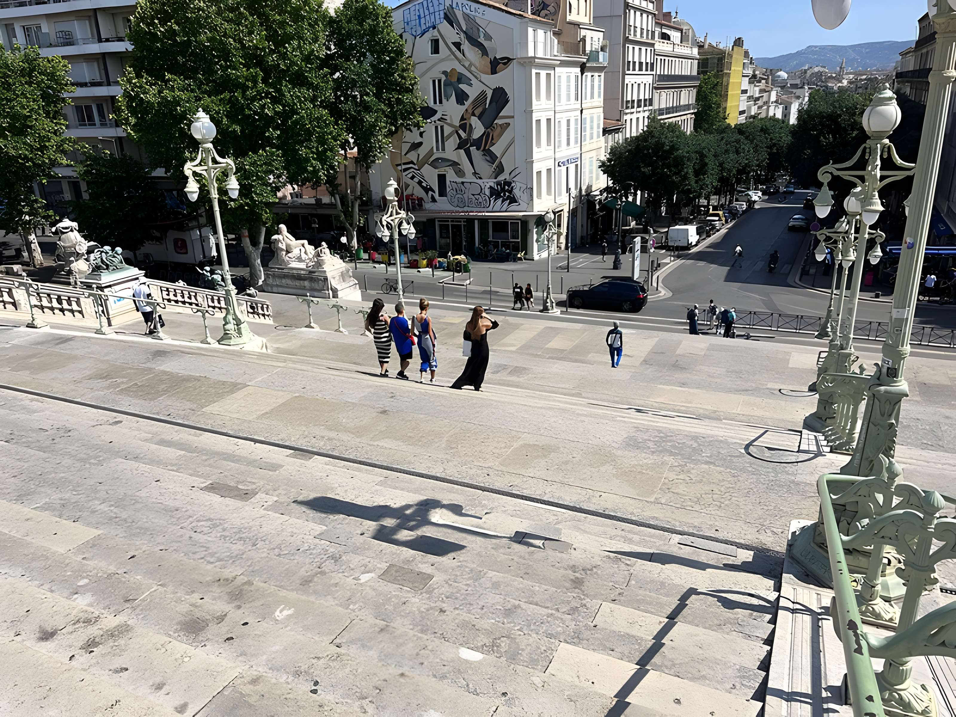 Escalier monumental d'accès à la gare Saint-Charles