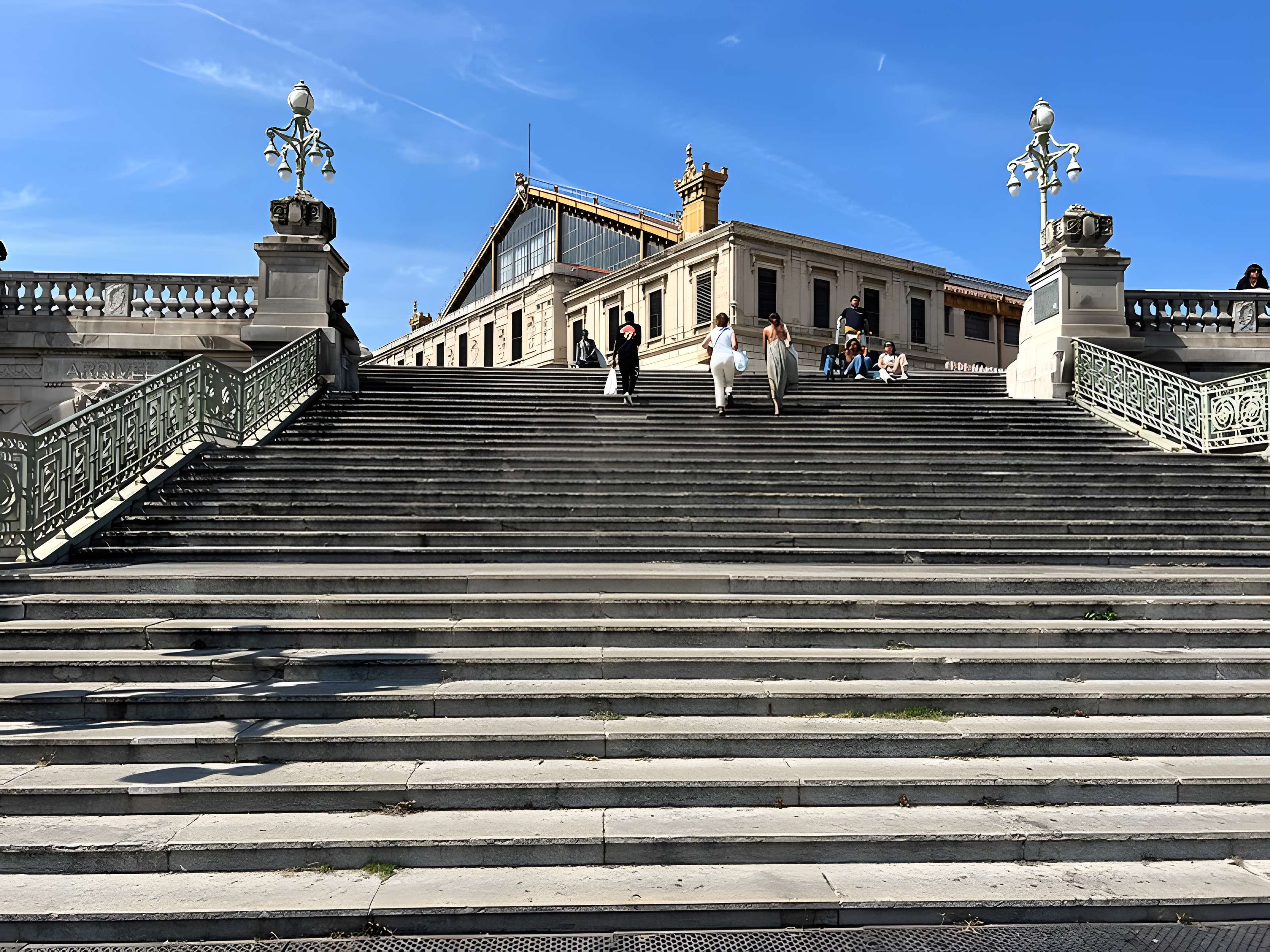 Escalier monumental d'accès à la gare Saint-Charles