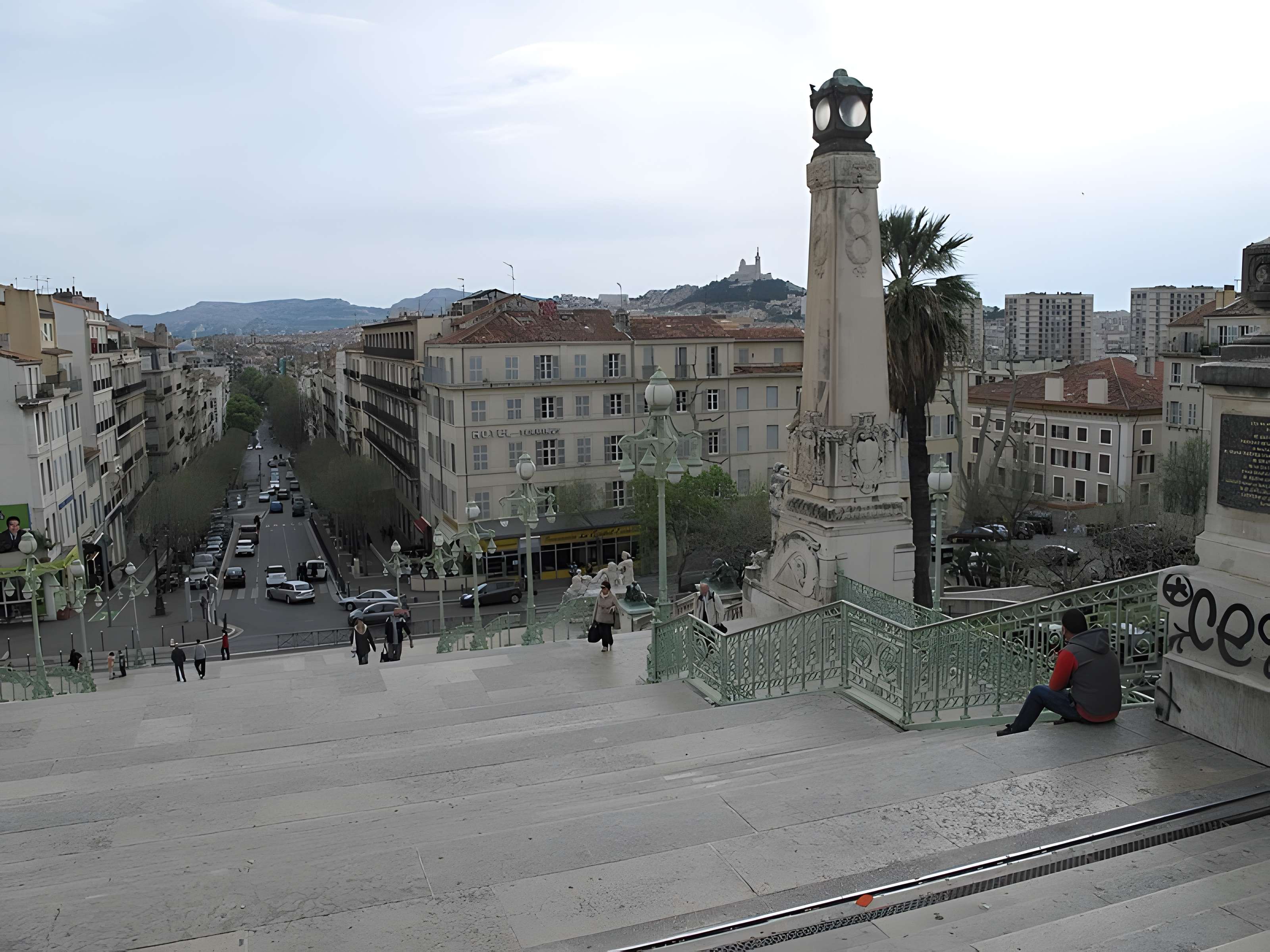 Escalier monumental d'accès à la gare Saint-Charles