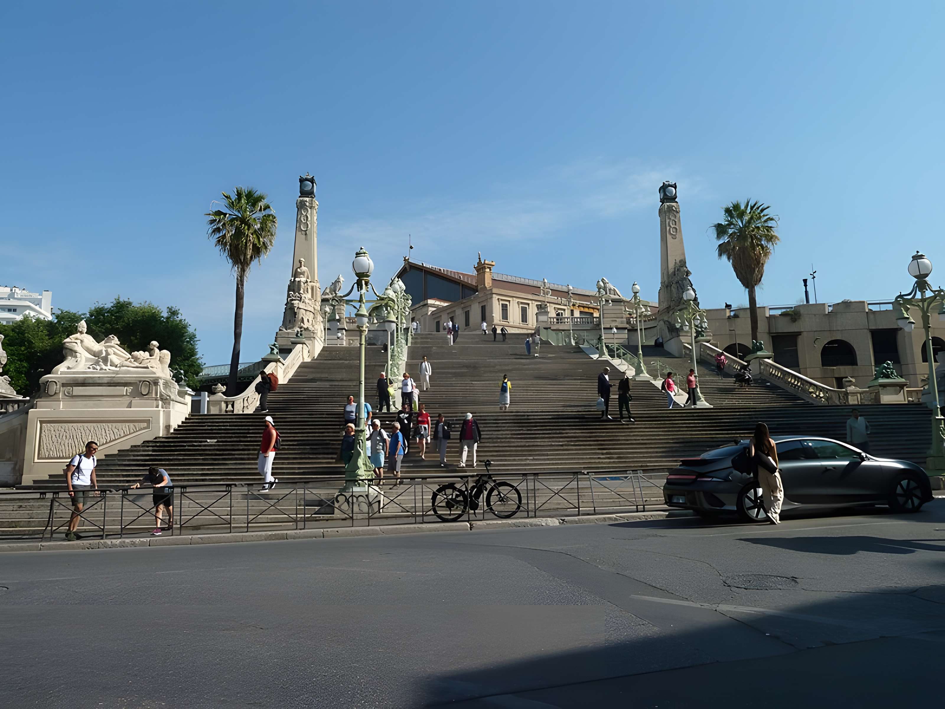 Escalier monumental d'accès à la gare Saint-Charles