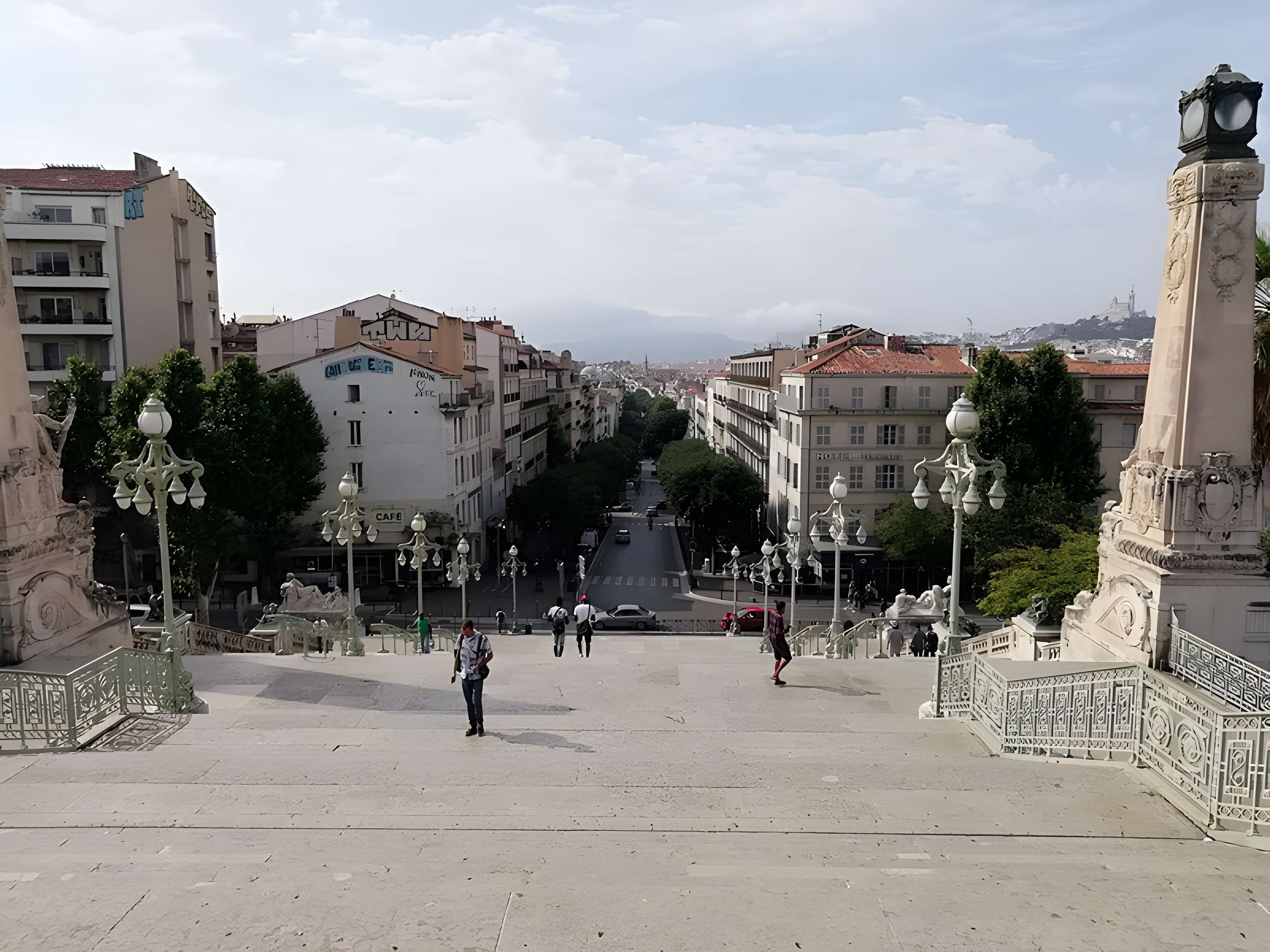 Escalier monumental d'accès à la gare Saint-Charles