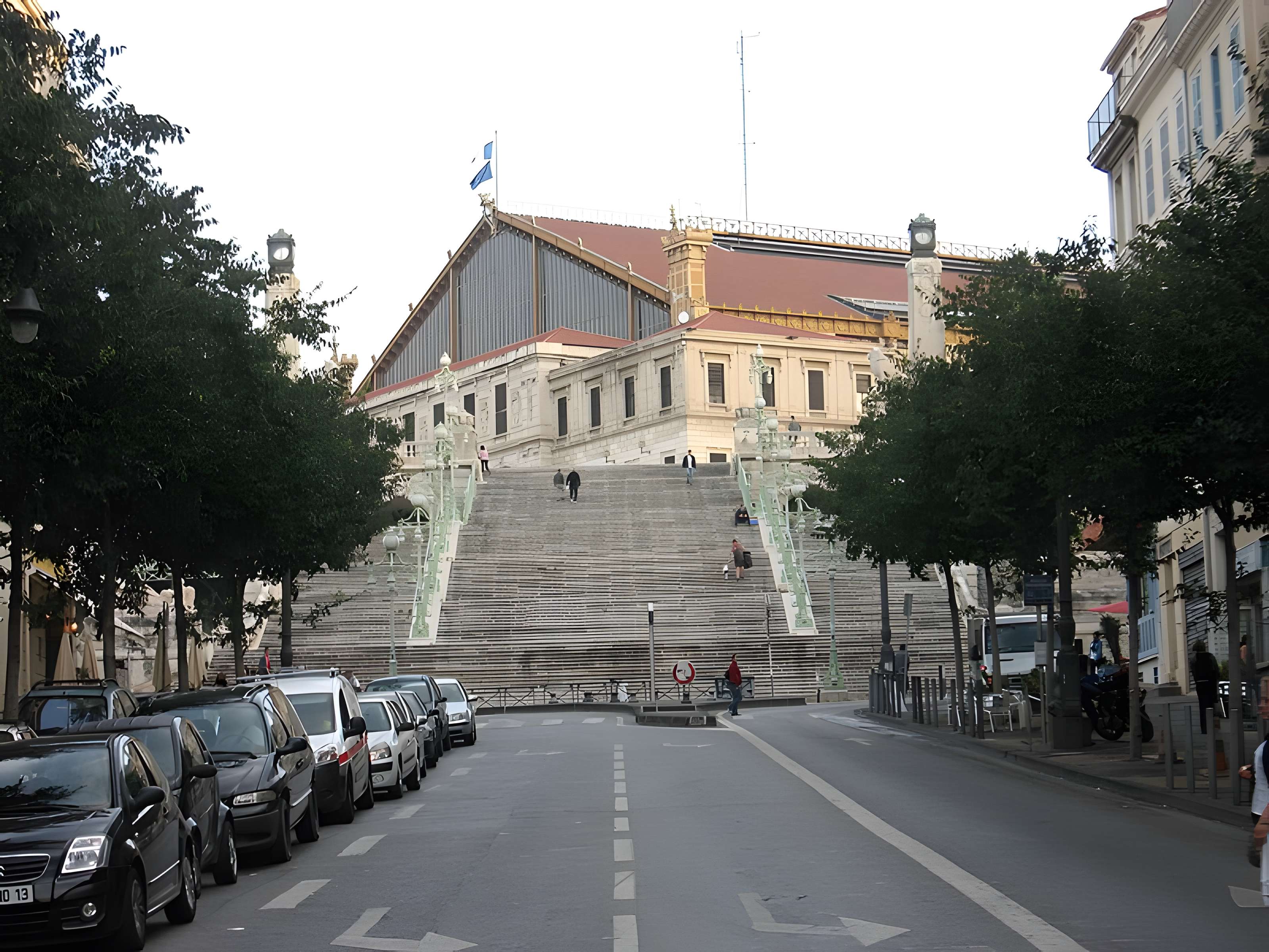 Escalier monumental d'accès à la gare Saint-Charles
