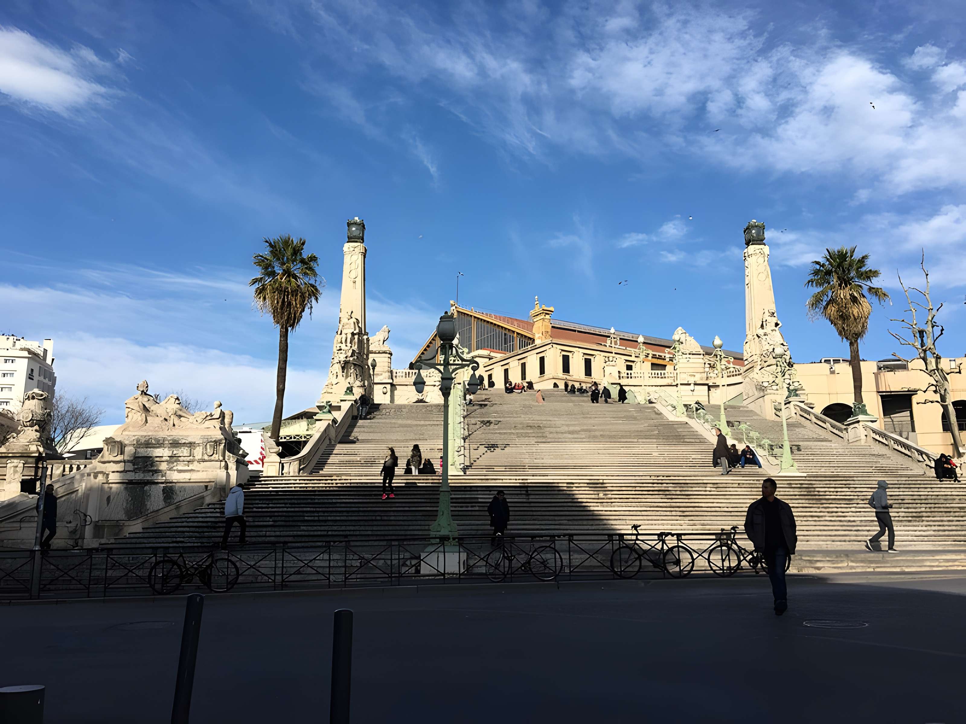 Escalier monumental d'accès à la gare Saint-Charles