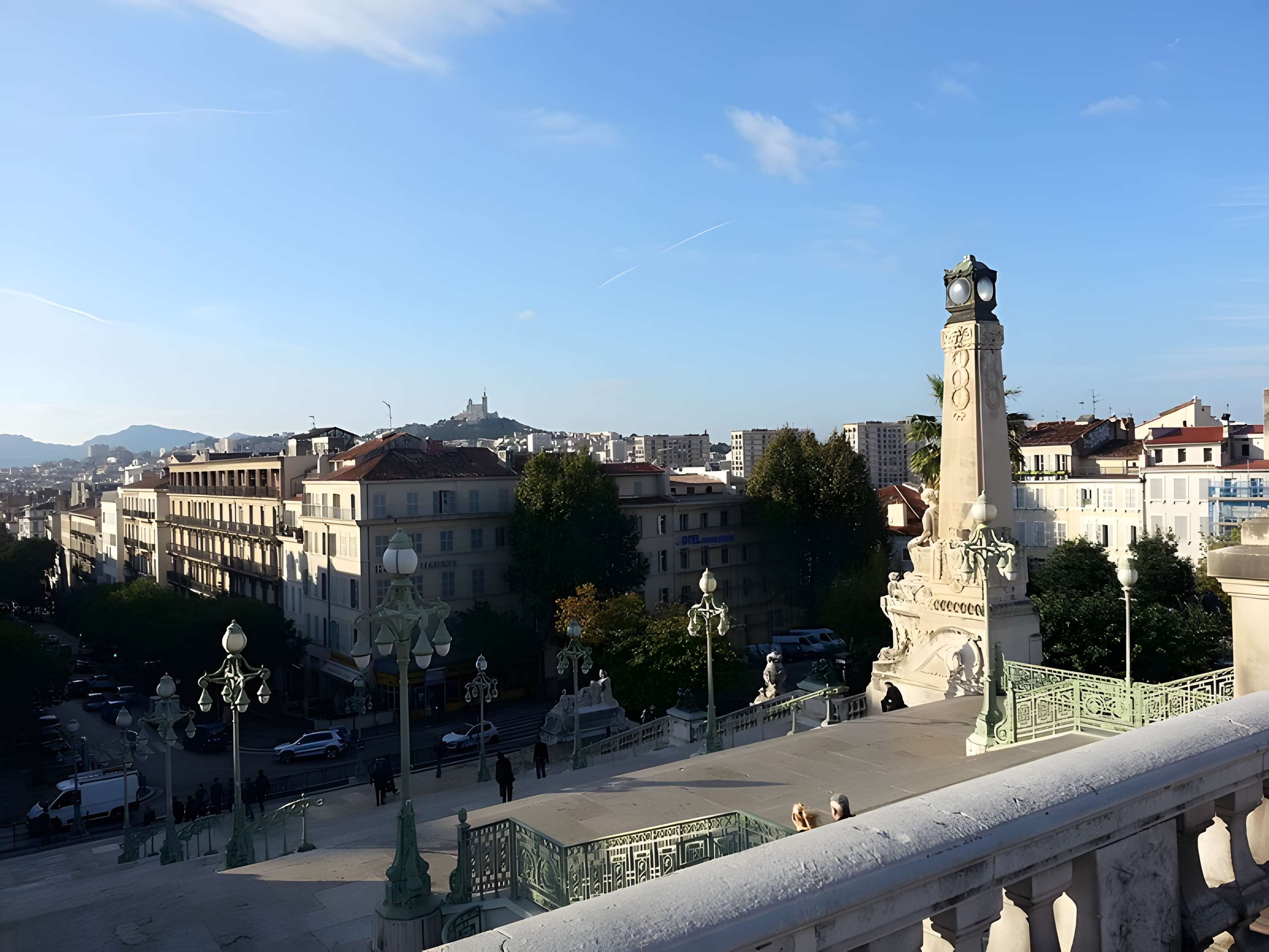 Escalier monumental d'accès à la gare Saint-Charles