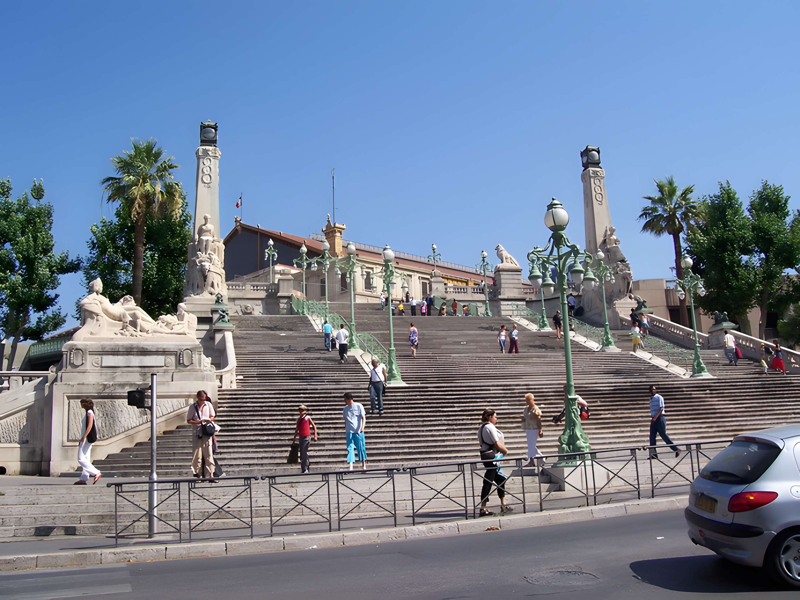 Escalier monumental d'accès à la gare Saint-Charles