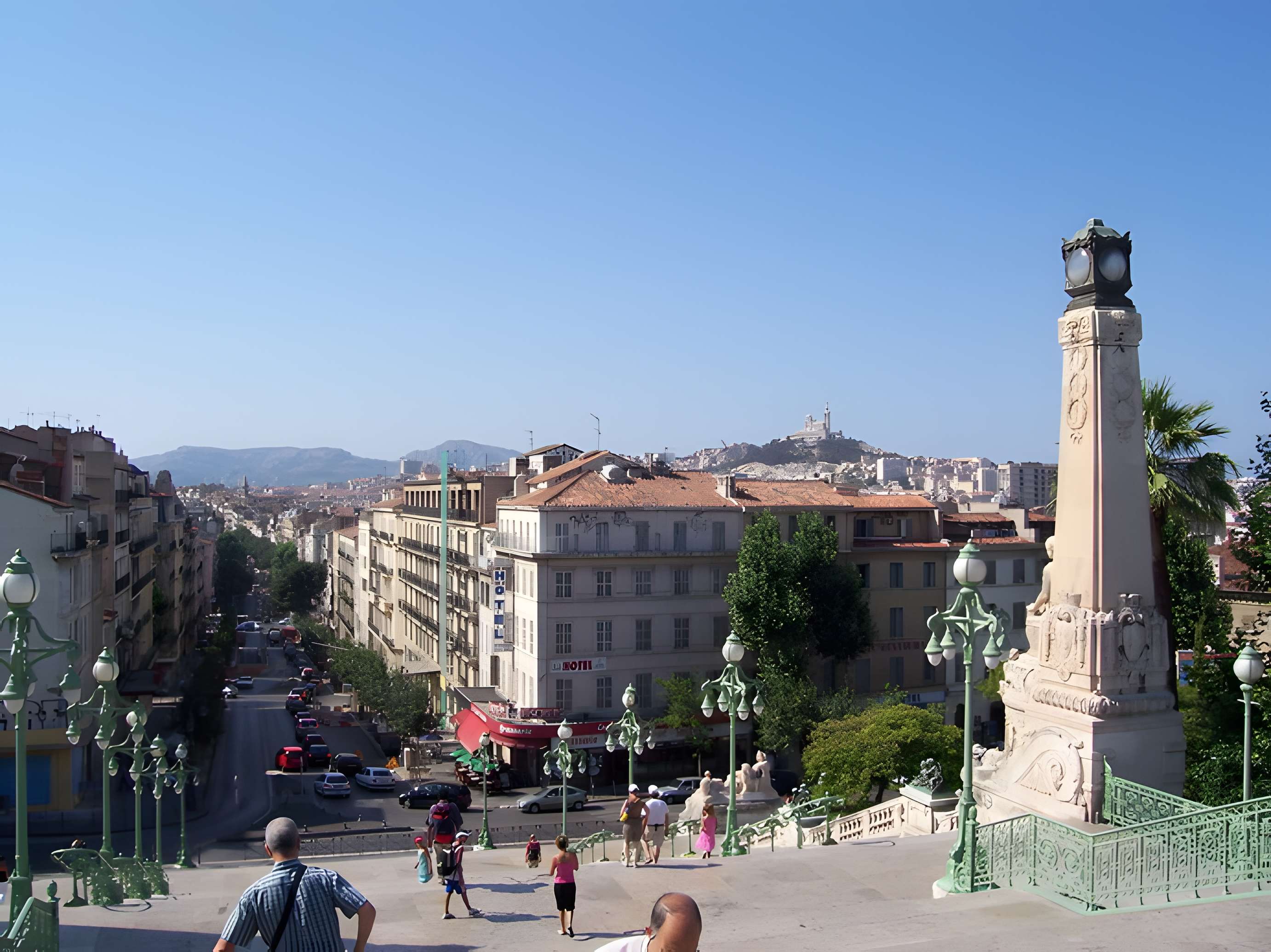 Escalier monumental d'accès à la gare Saint-Charles