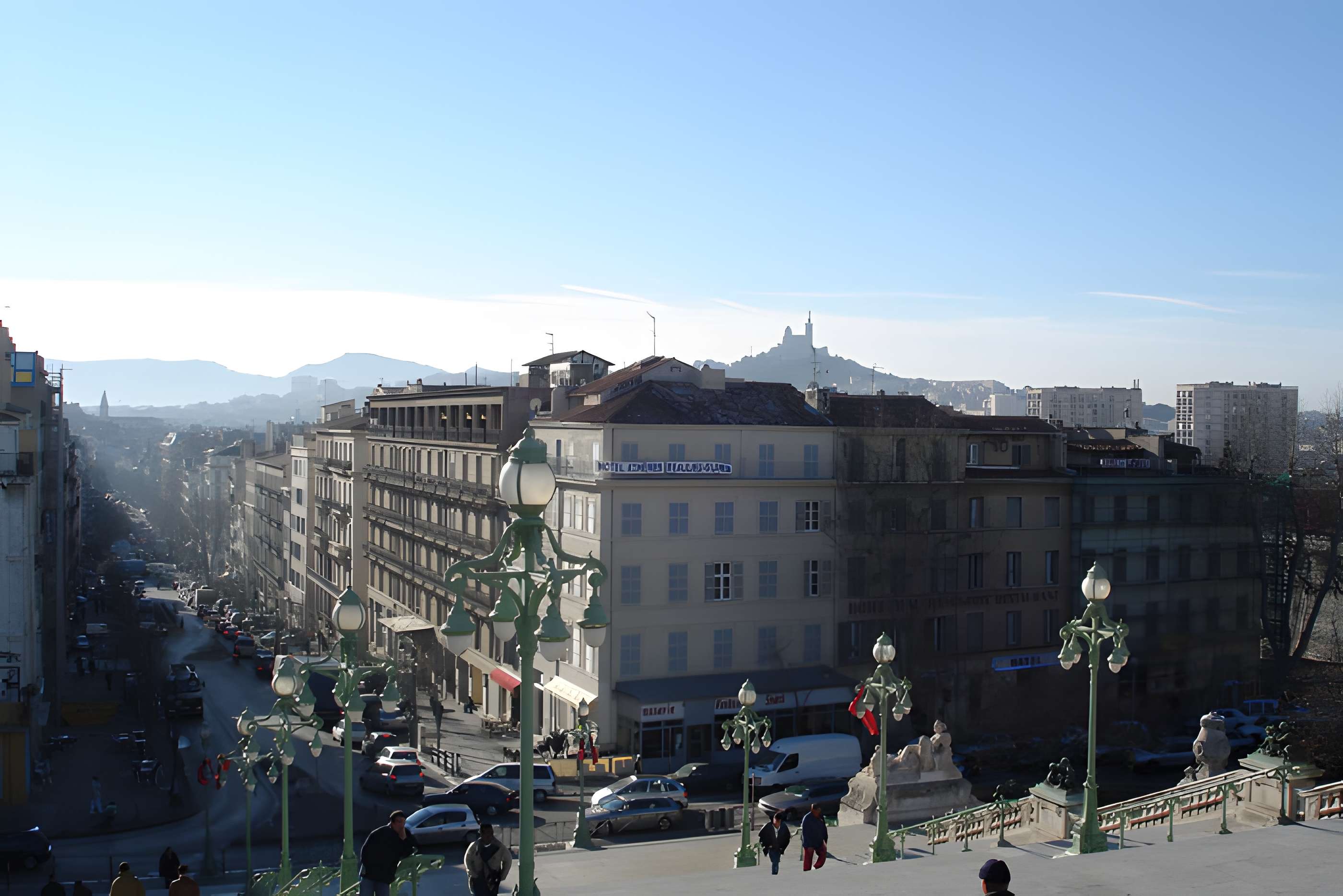 Escalier monumental d'accès à la gare Saint-Charles