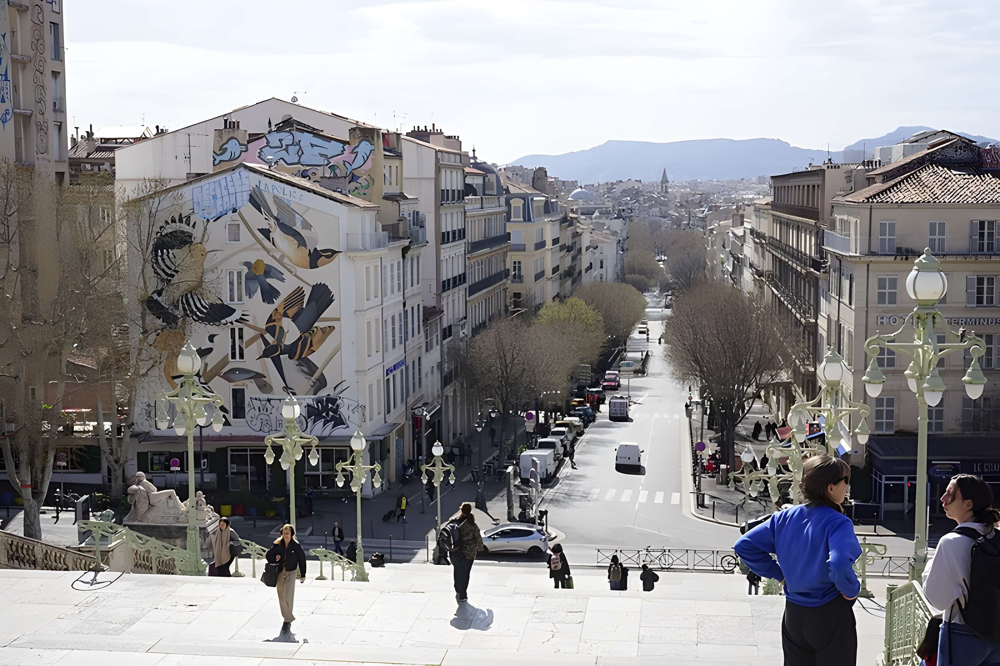 Escalier monumental d'accès à la gare Saint-Charles