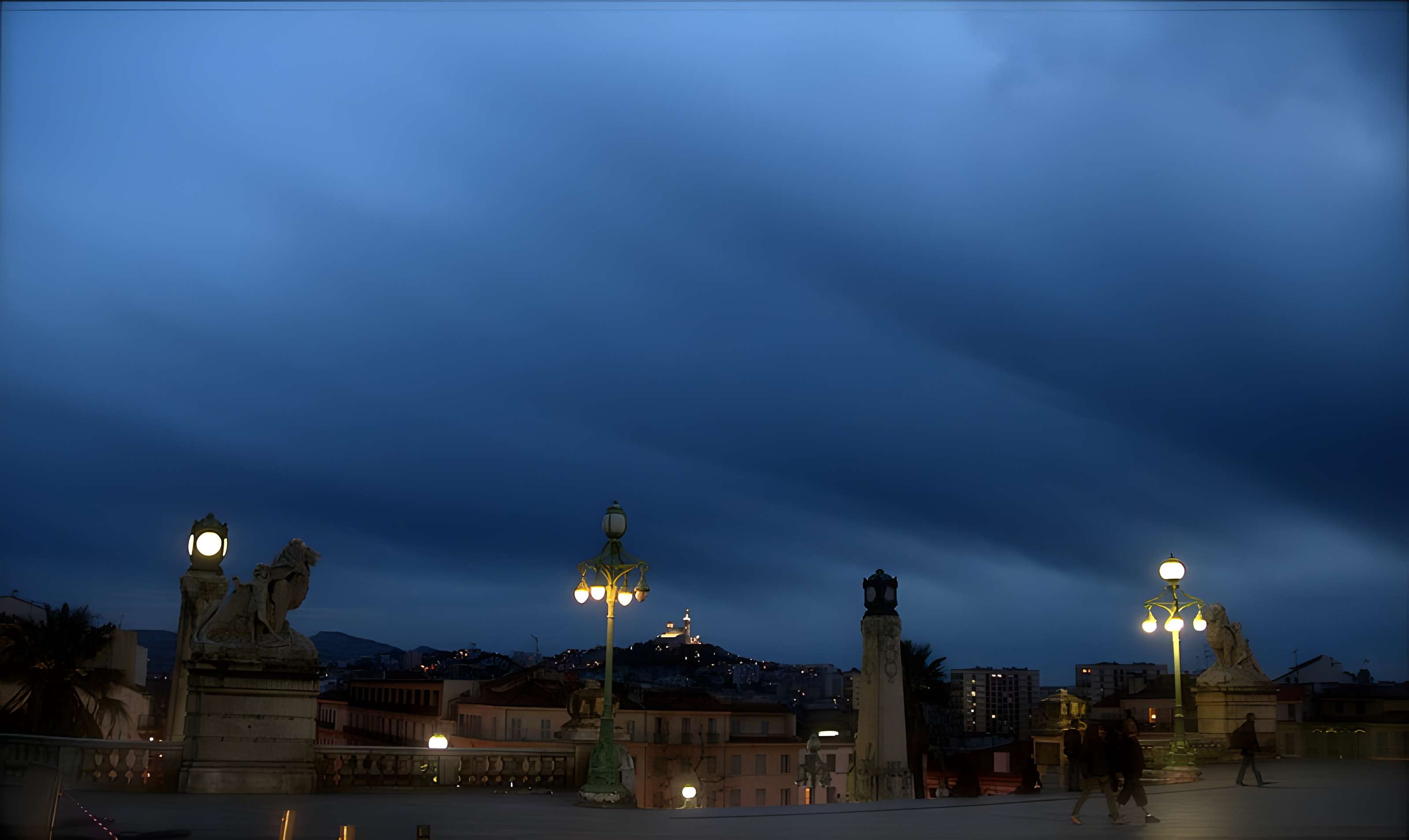 Escalier monumental d'accès à la gare Saint-Charles