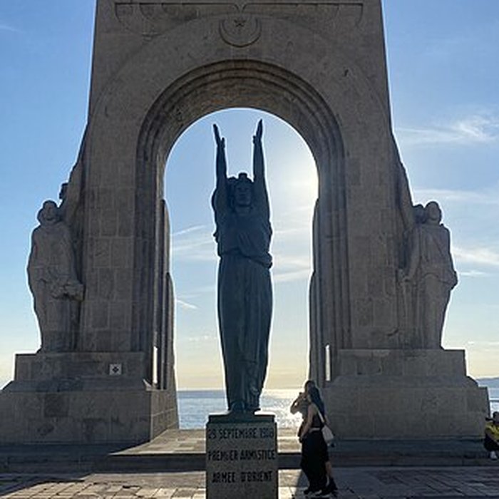Photo de Monument aux héros de larmée dOrient et des terres lointaines, square Lieutenant-Danjaume
