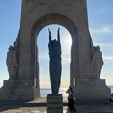 Monument aux héros de larmée dOrient et des terres lointaines, square Lieutenant-Danjaume