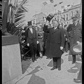 Monument aux héros de larmée dOrient et des terres lointaines, square Lieutenant-Danjaume