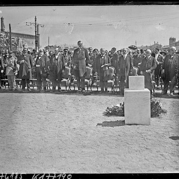 Monument aux héros de larmée dOrient et des terres lointaines, square Lieutenant-Danjaume