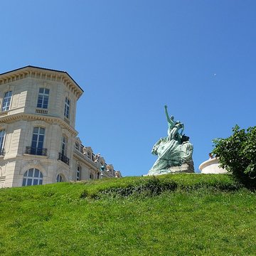 Monument aux héros de larmée dOrient et des terres lointaines, square Lieutenant-Danjaume