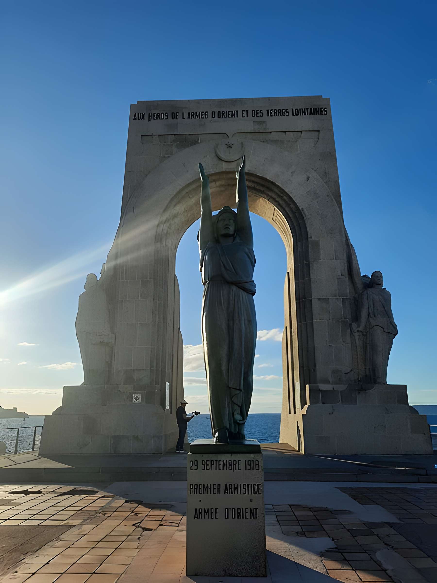 Monument aux héros de l'armée d'Orient et des terres lointaines, square Lieutenant-Danjaume