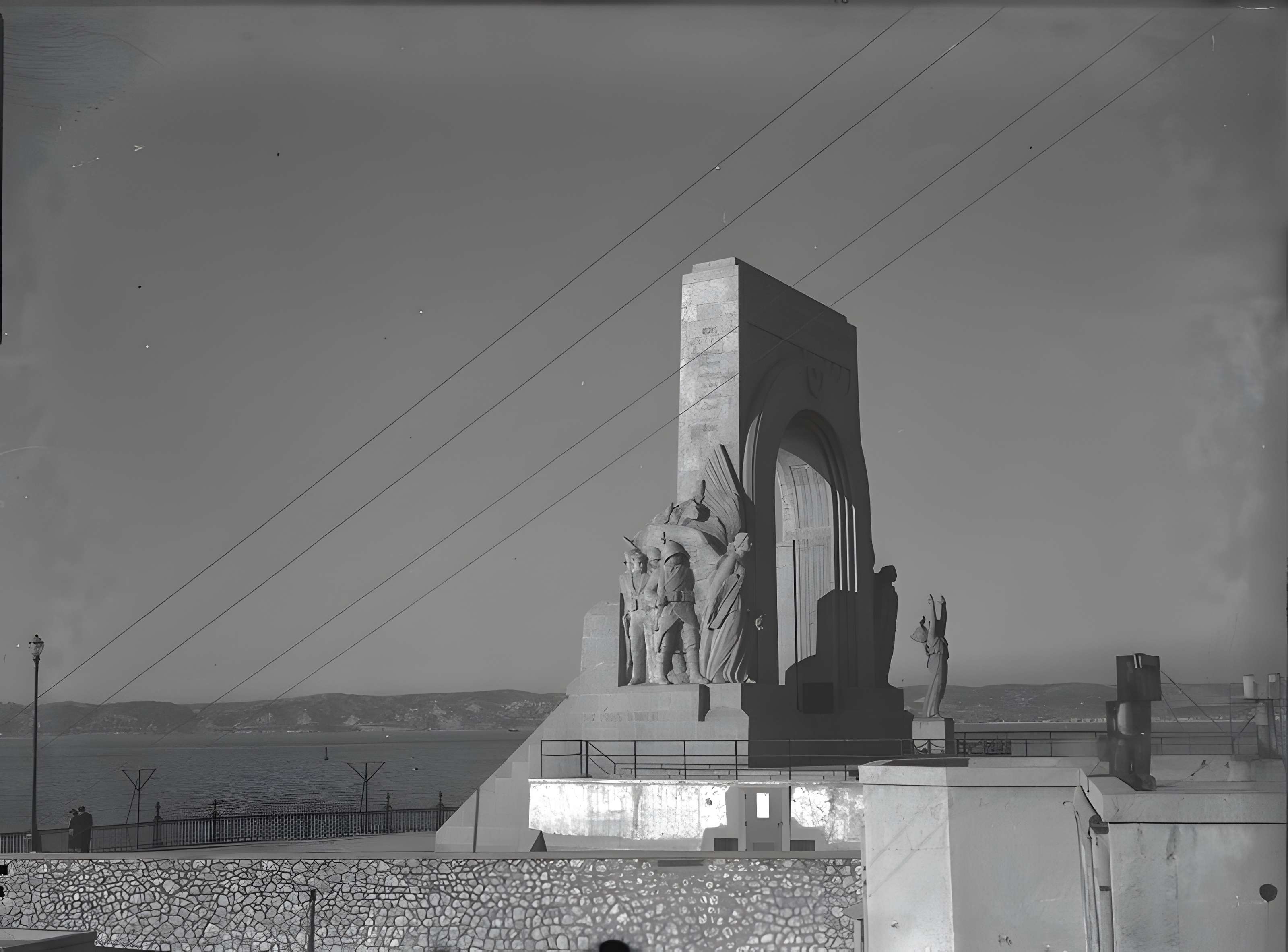 Monument aux héros de l'armée d'Orient et des terres lointaines, square Lieutenant-Danjaume