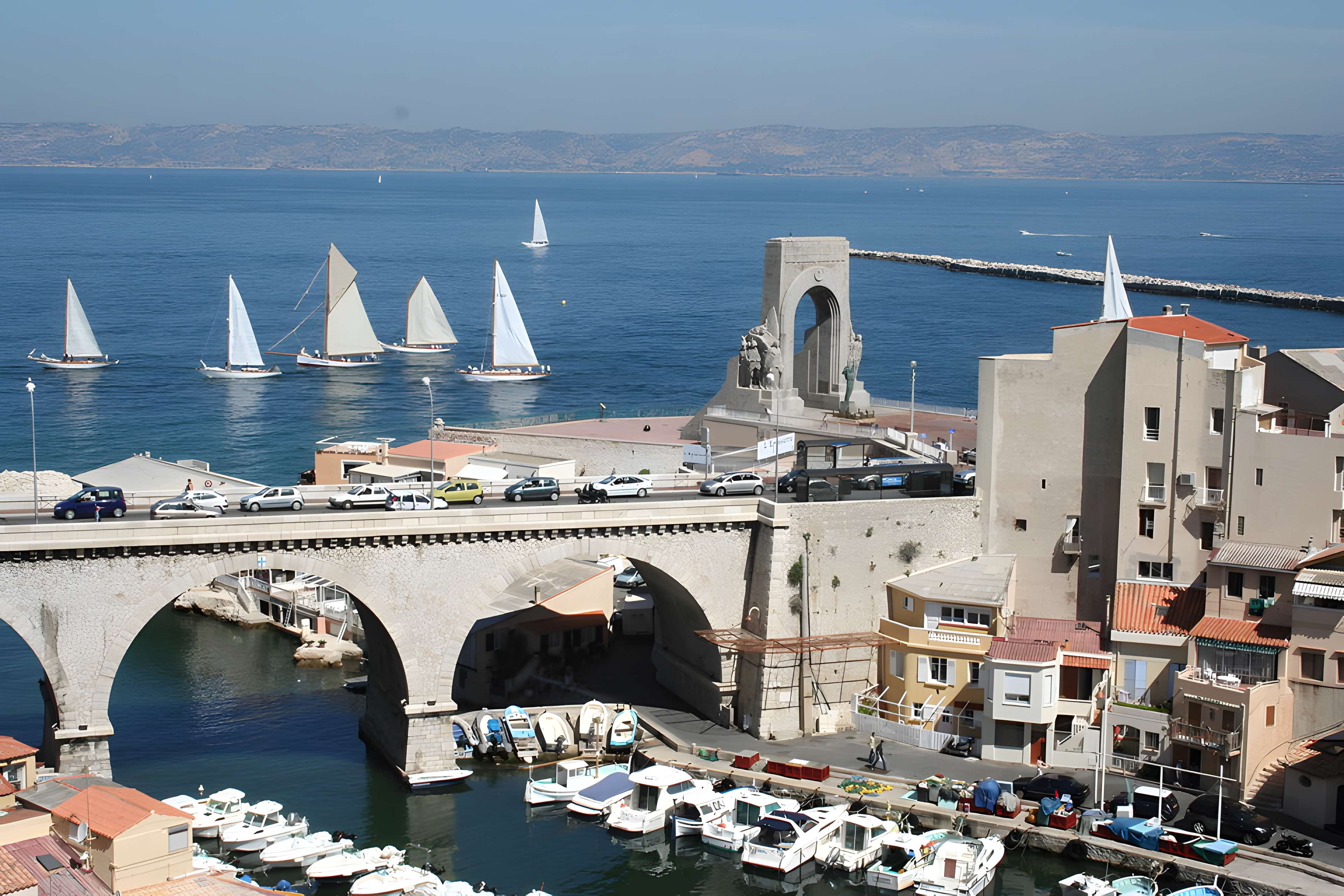 Monument aux héros de l'armée d'Orient et des terres lointaines, square Lieutenant-Danjaume
