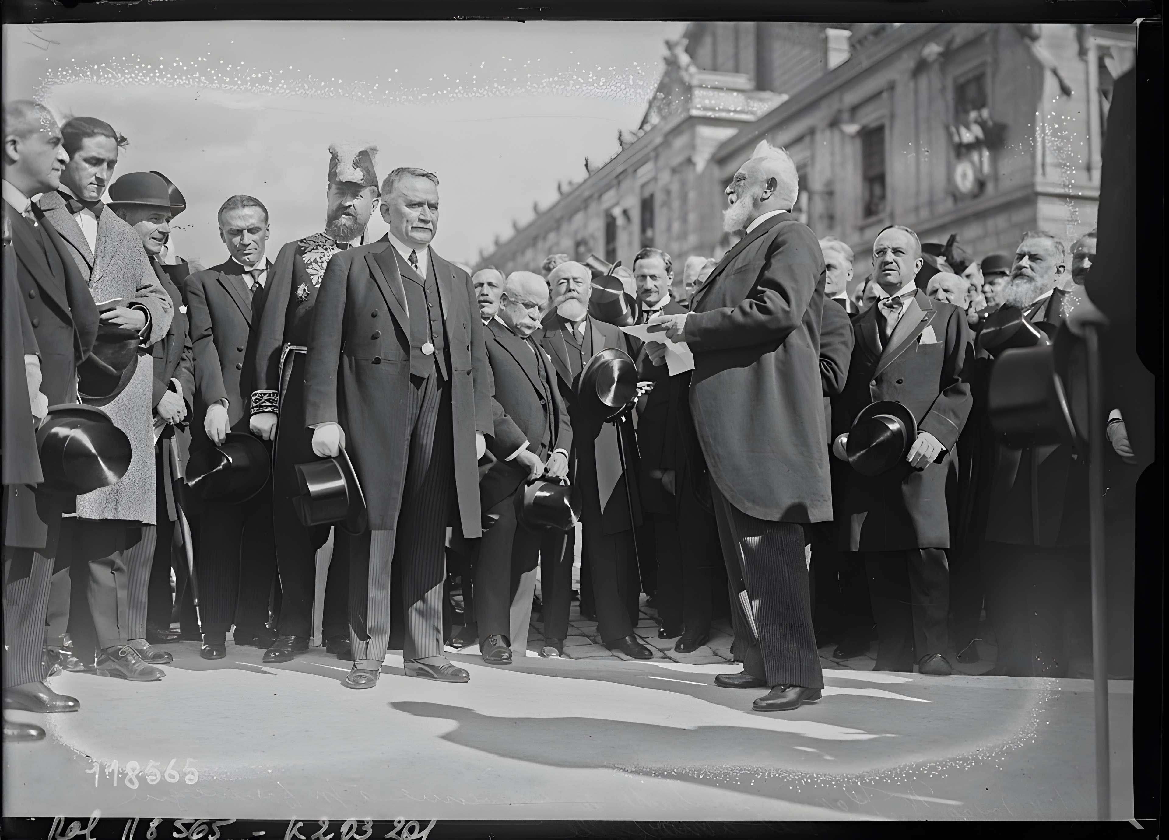 Monument aux héros de l'armée d'Orient et des terres lointaines, square Lieutenant-Danjaume