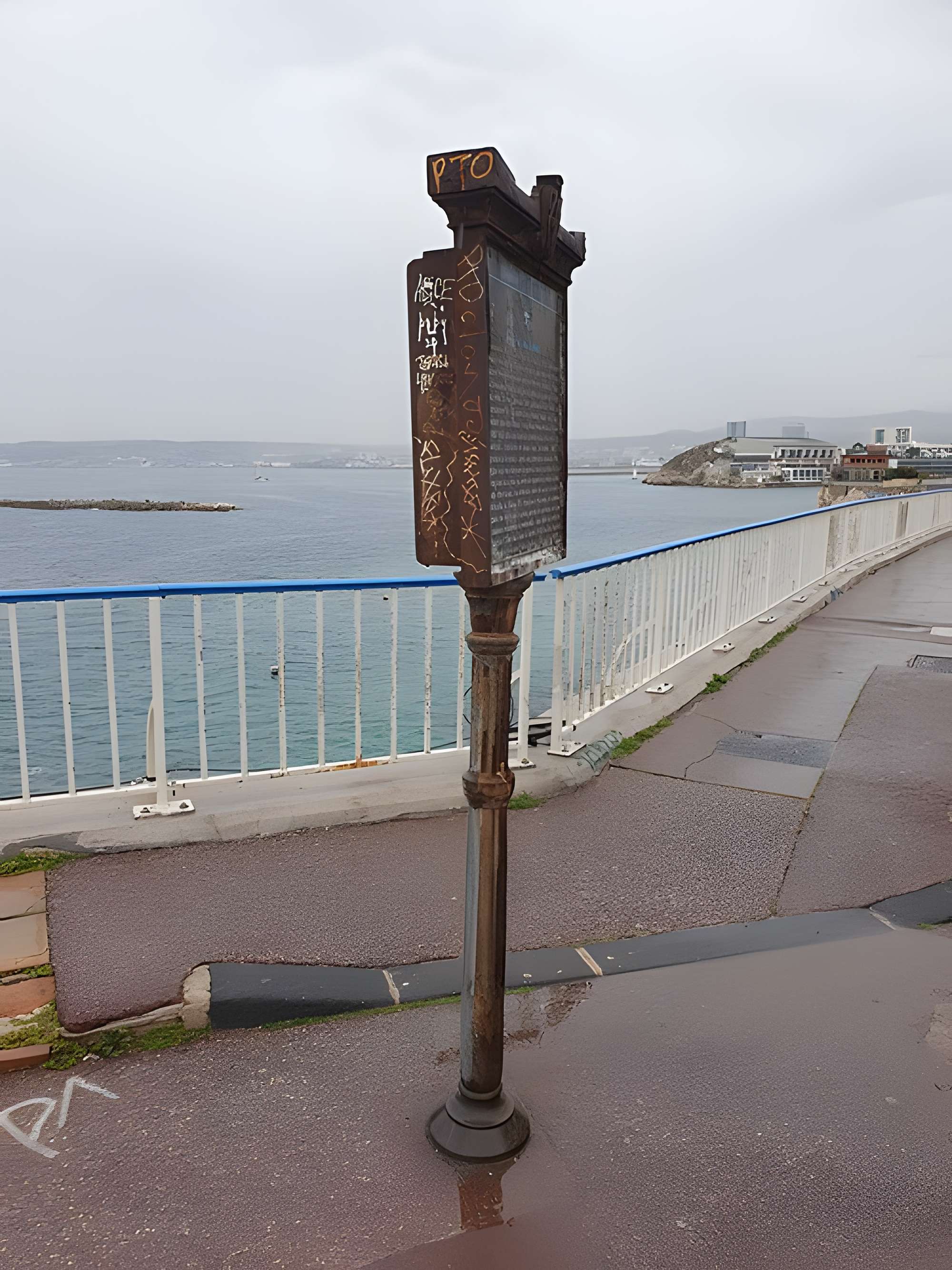 Monument aux héros de l'armée d'Orient et des terres lointaines, square Lieutenant-Danjaume
