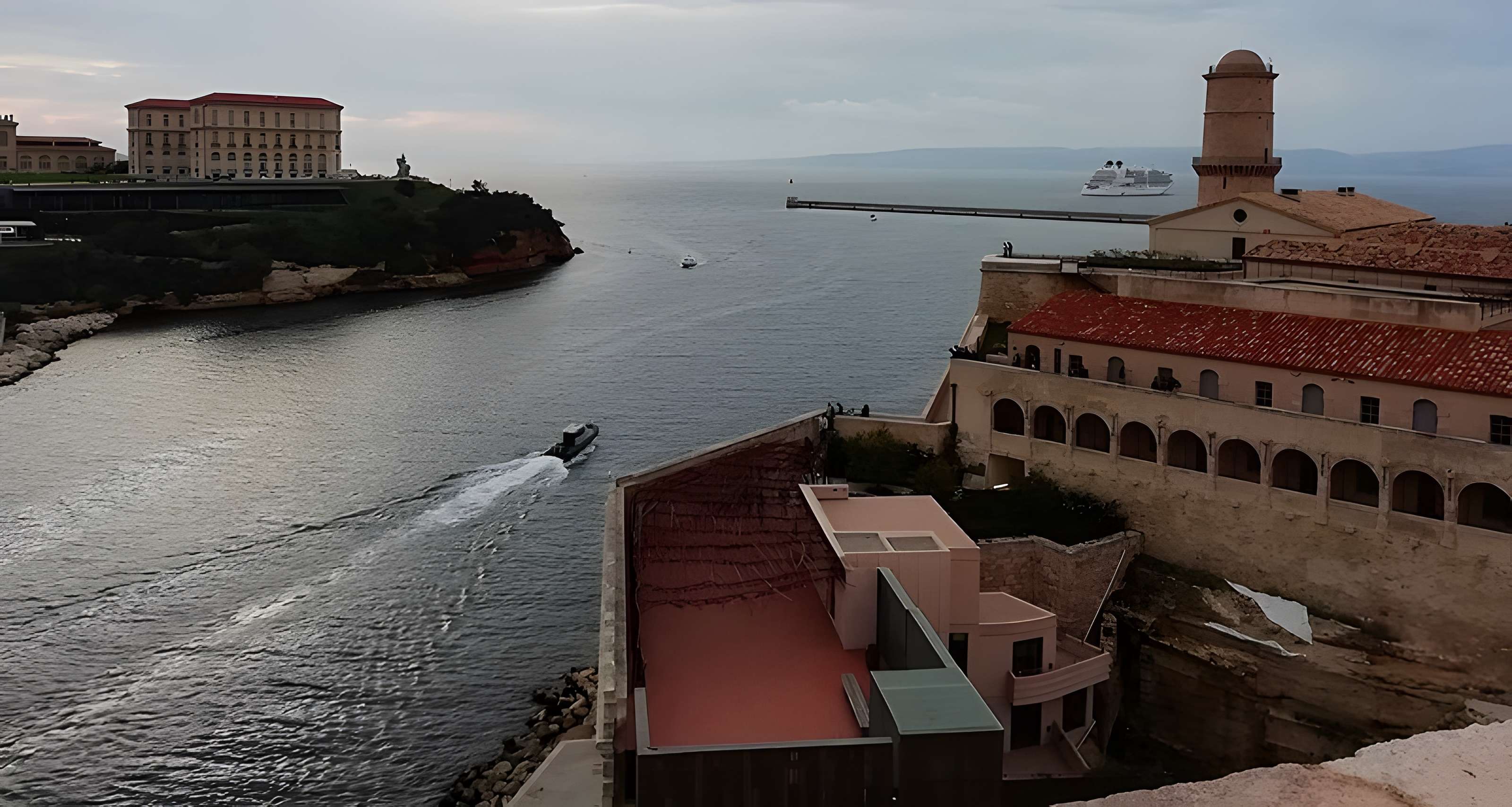 Monument aux héros de l'armée d'Orient et des terres lointaines, square Lieutenant-Danjaume