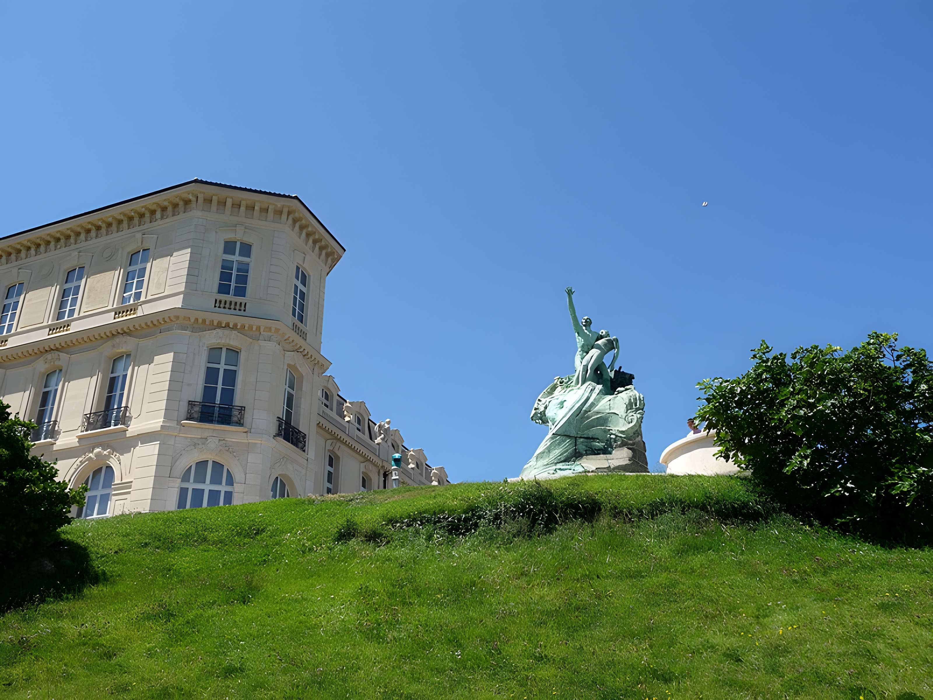 Monument aux héros de l'armée d'Orient et des terres lointaines, square Lieutenant-Danjaume