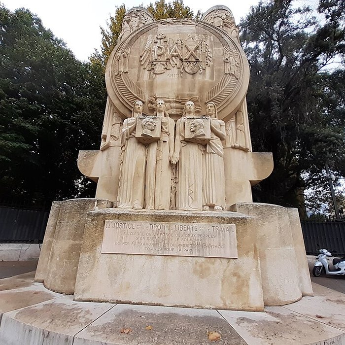 Photo de Monument commémoratif au roi Alexandre Ier de Yougoslavie et à Louis Barthou, situé jardin de la Préfecture