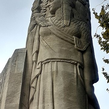 Monument commémoratif au roi Alexandre Ier de Yougoslavie et à Louis Barthou, situé jardin de la Préfecture