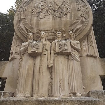 Monument commémoratif au roi Alexandre Ier de Yougoslavie et à Louis Barthou, situé jardin de la Préfecture