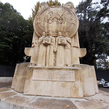 Monument commémoratif au roi Alexandre Ier de Yougoslavie et à Louis Barthou, situé jardin de la Préfecture