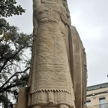Monument commémoratif au roi Alexandre Ier de Yougoslavie et à Louis Barthou, situé jardin de la Préfecture