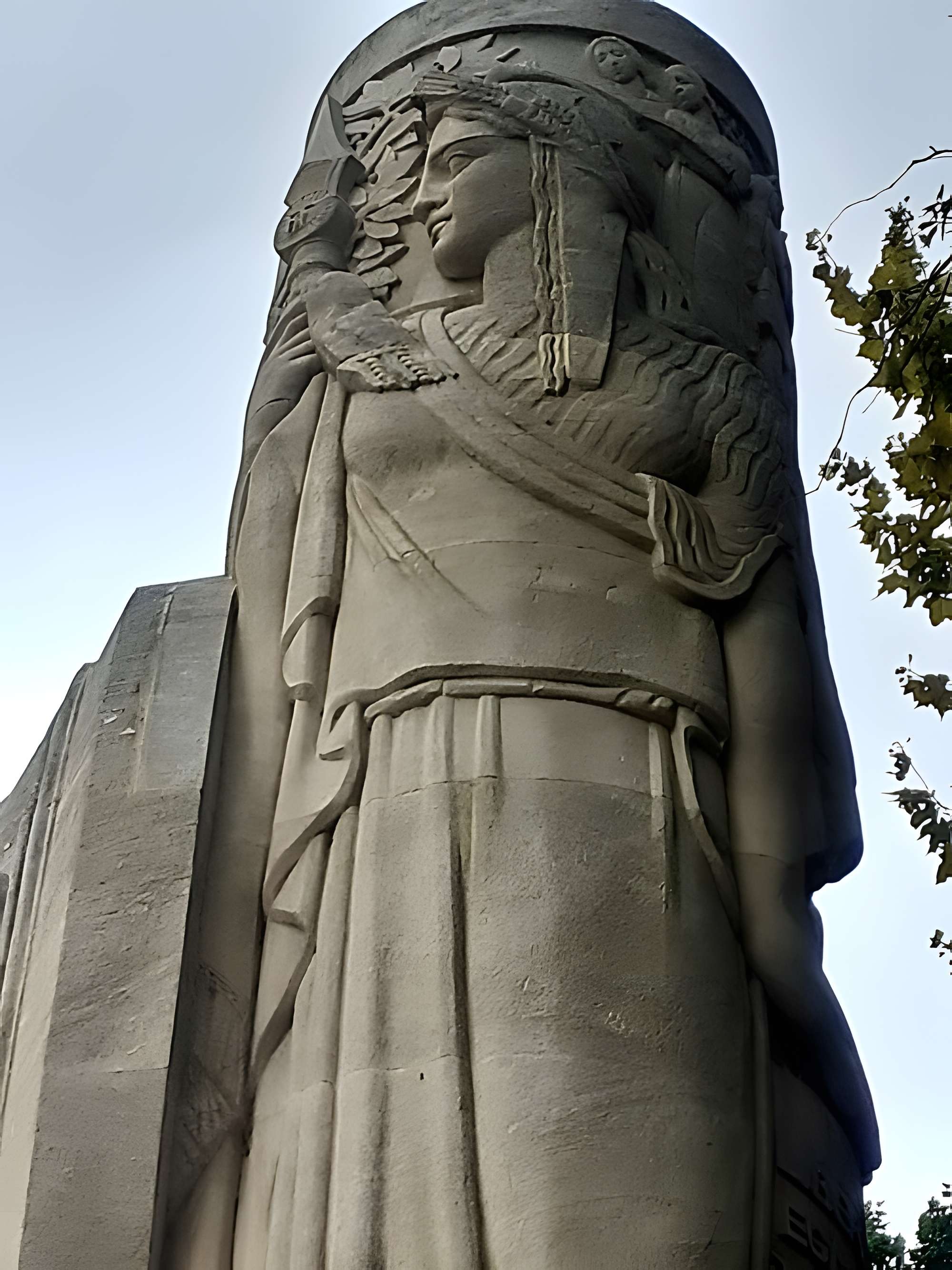 Monument commémoratif au roi Alexandre Ier de Yougoslavie et à Louis Barthou, situé jardin de la Préfecture