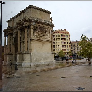 Porte dAix : larc de triomphe