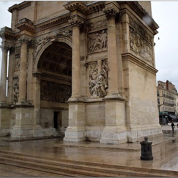 Porte dAix : larc de triomphe