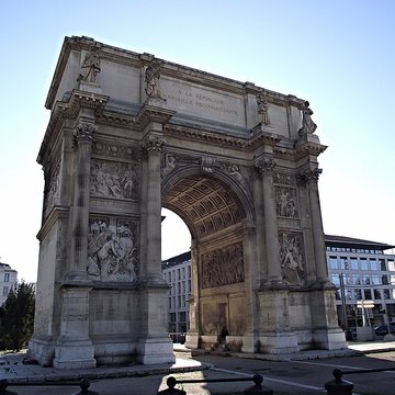 Porte dAix : larc de triomphe