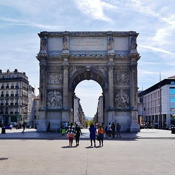 Porte dAix : larc de triomphe