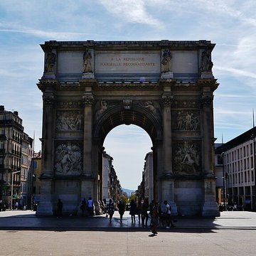 Porte dAix : larc de triomphe