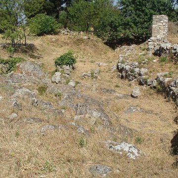 Sol des parcelles contenant les vestiges de loppidum des Baou et terrains extérieurs au rempart pouvant offrir des traces archéologiques à Saint-Marcel