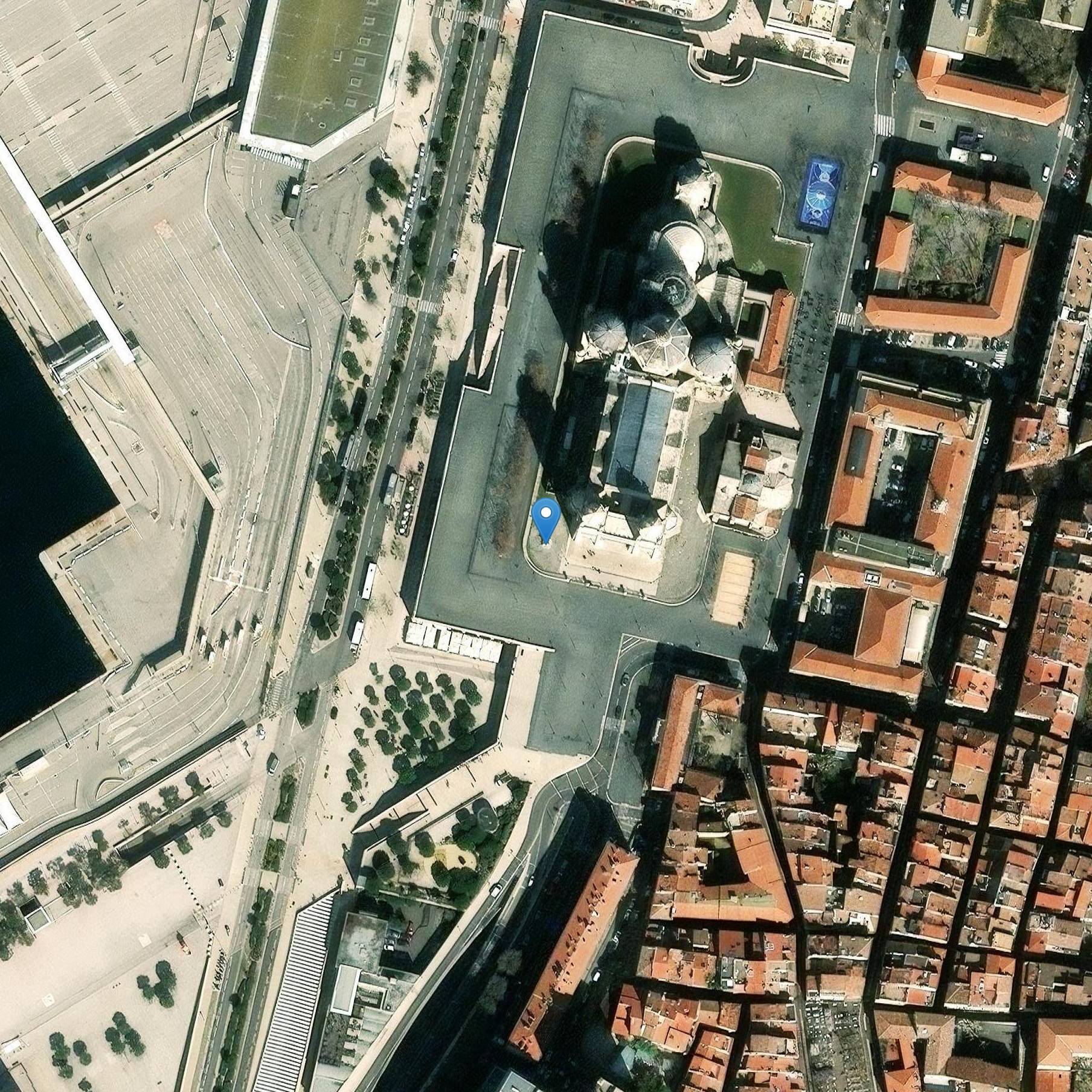 Photo de ベラスンスの僧侶の像