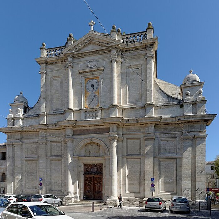 Photo de Collégiale Notre-Dame-des-Anges de LIsle-sur-la-Sorgue