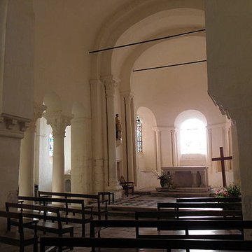 Collégiale Saint-Austrégésile de Saint-Outrille