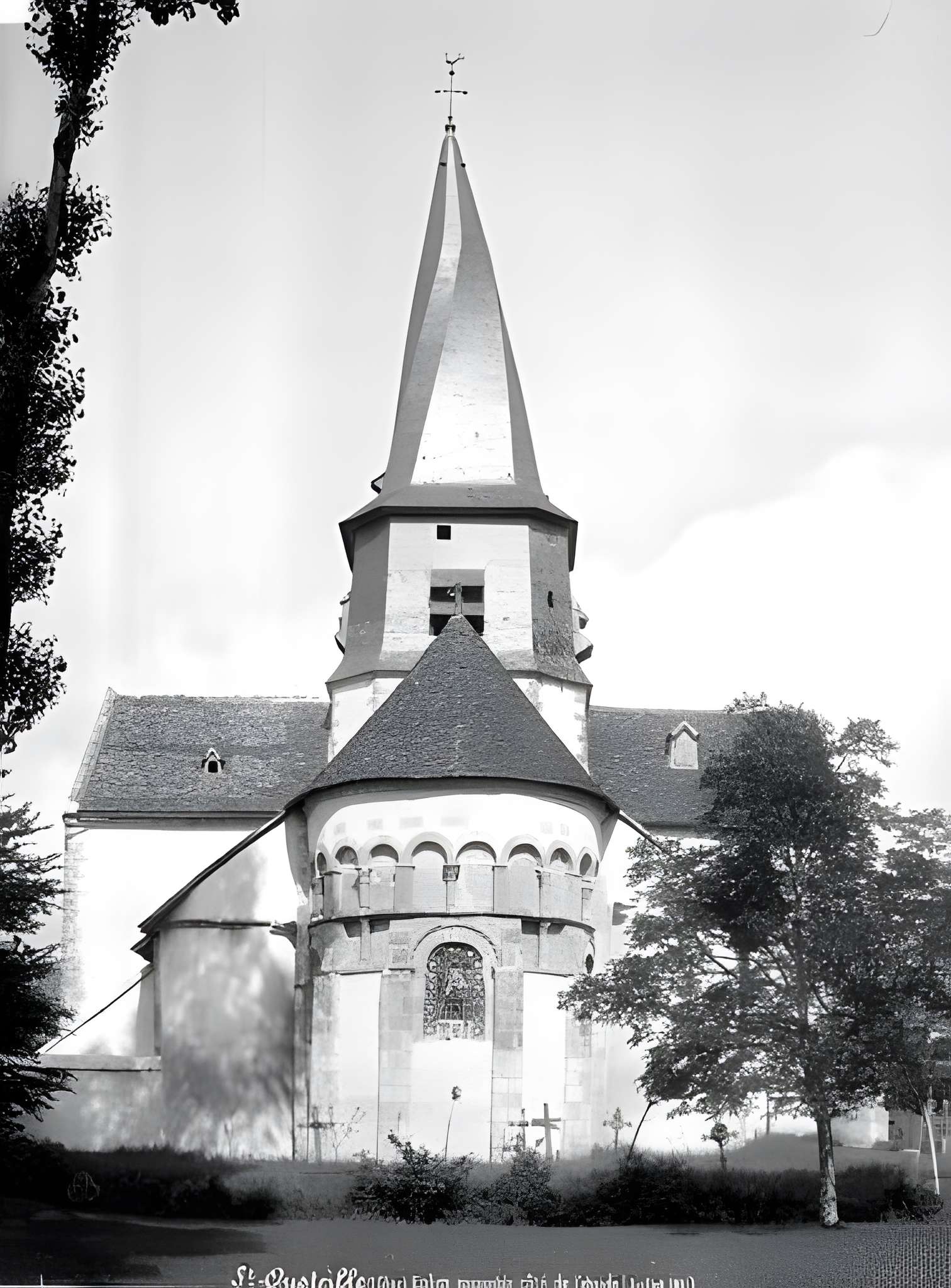 Collégiale Saint-Austrégésile de Saint-Outrille