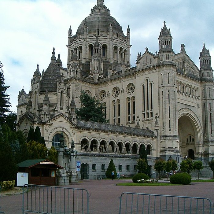 Photo de Basilique Sainte-Thérèse