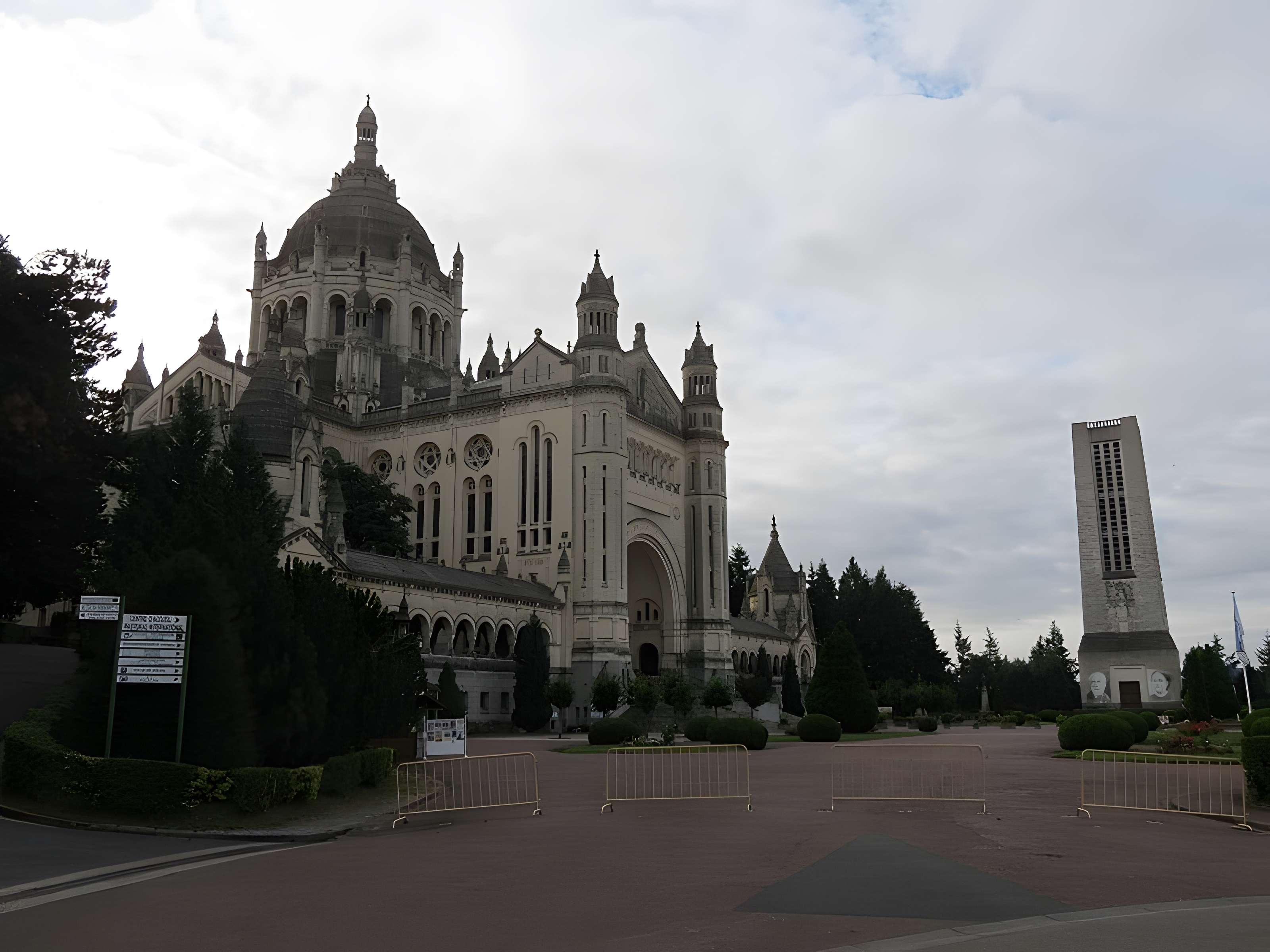 Basilique Sainte-Thérèse