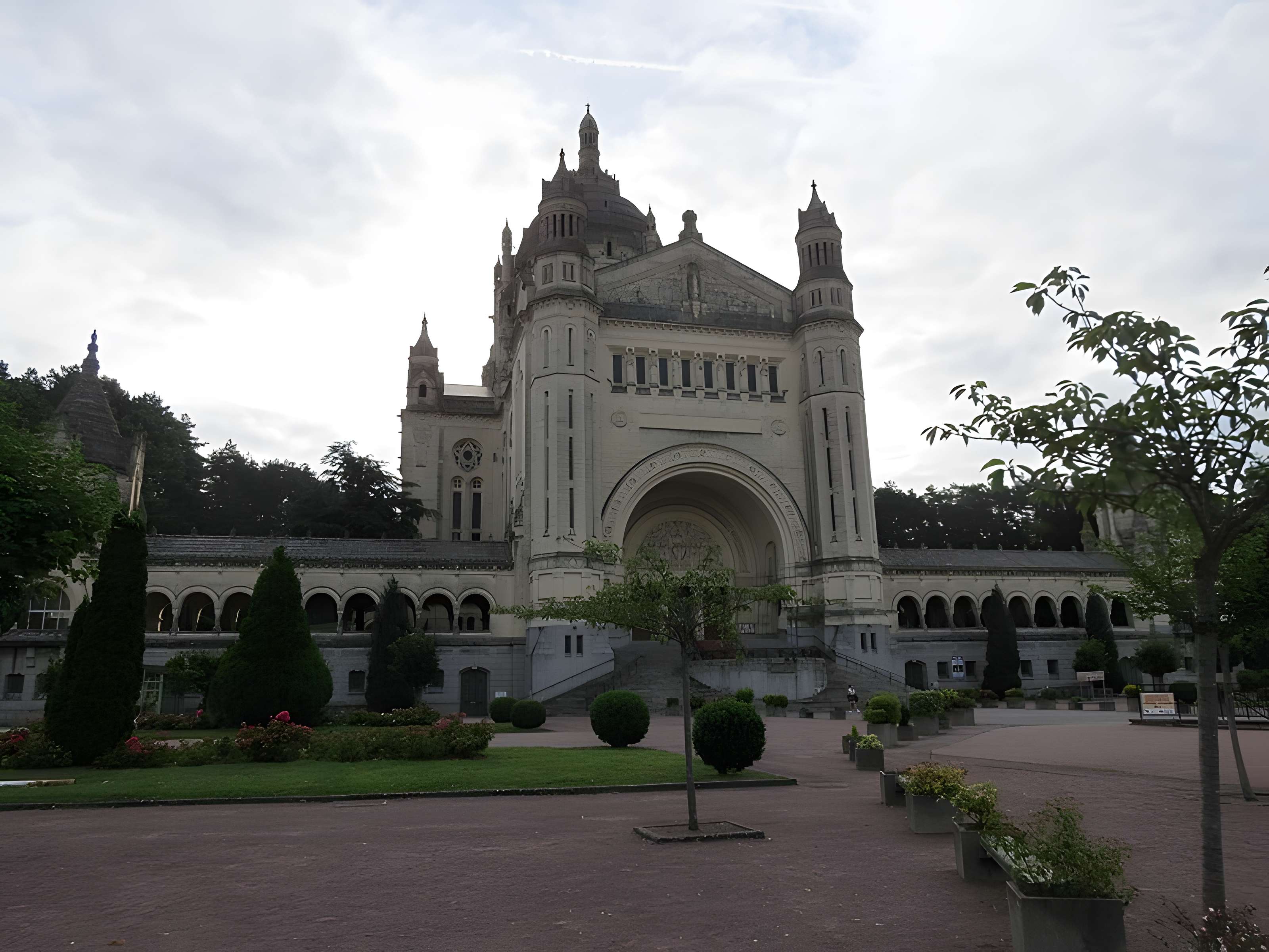 Basilique Sainte-Thérèse