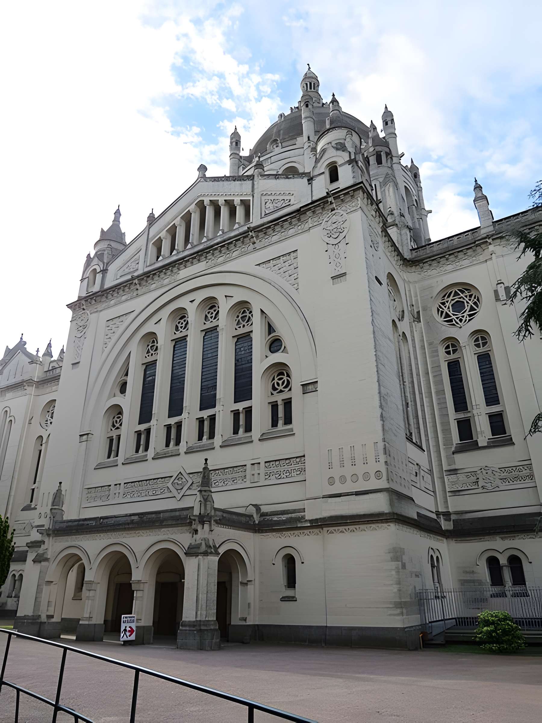 Basilique Sainte-Thérèse