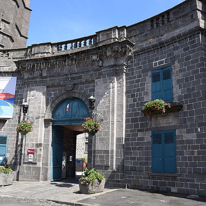 Photo de Ancien évêché, actuellement mairie et musée