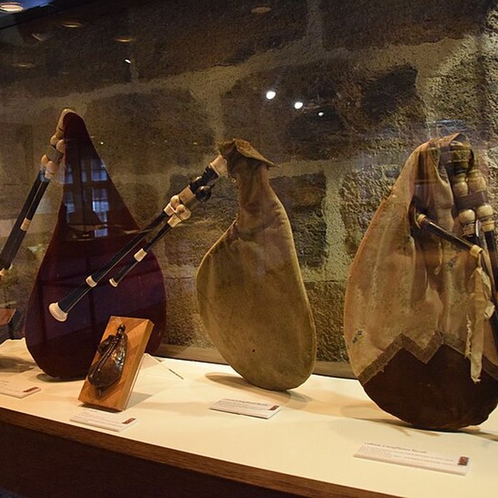 Photo de Ancien évêché, actuellement mairie et musée