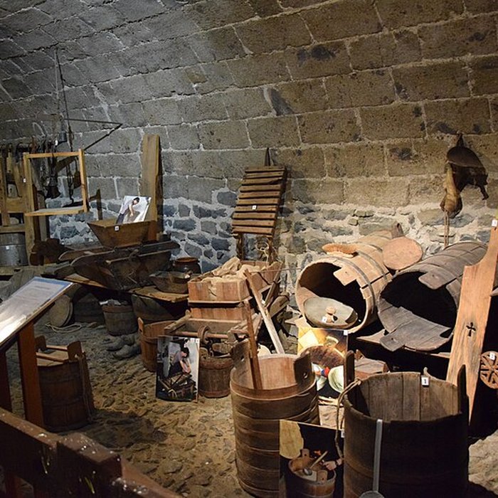 Photo de Ancien évêché, actuellement mairie et musée